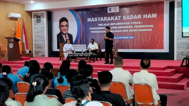 Dr. Andreas Hugo Pareira Ajak Mahasiswa Unipa Maumere Jadi Pelopor Masyarakat Sadar HAM”