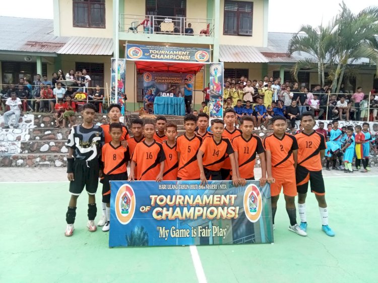 “Polsek Nita Polres Sikka Kawal Pembukaan Turnamen SMANTA CUP I 2025, Jalannya Lomba Meriah dan Kondusif”