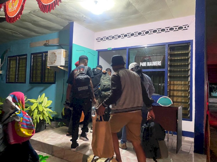 “26 PMI Deportasi Asal NTT Tiba di Maumere, Dipulangkan dengan Pengawalan Ketat”