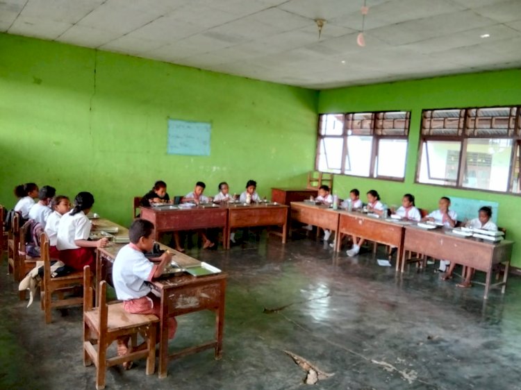 “Pastikan Tepat Sasaran, Polsek Kewapante Polres Sikka Monitor Program Makan Bergizi Gratis di Kecamatan Kangae”