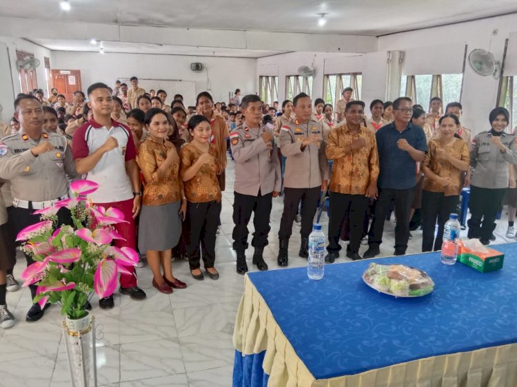 “Jumat Curhat Polres Sikka: Dari Aula Sekolah Hingga Dusun, Polisi Dengar Aspirasi”