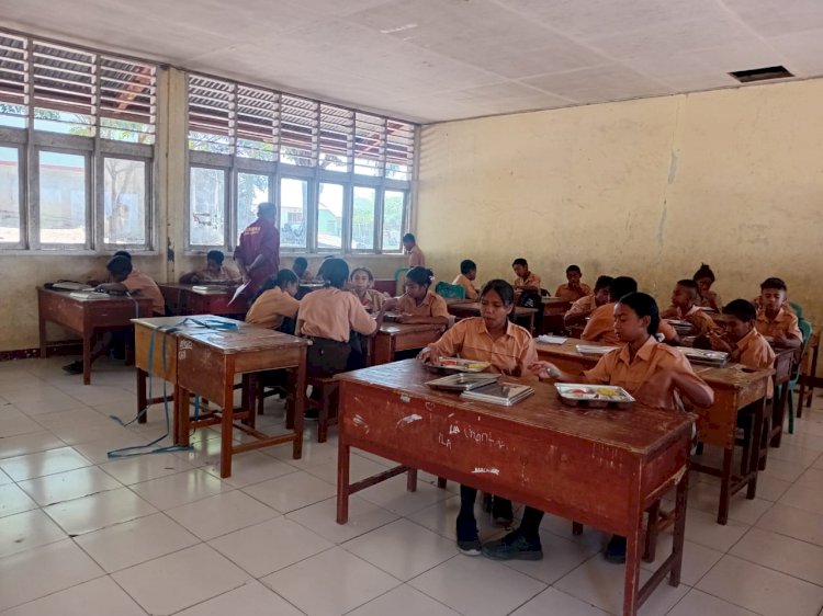 “Lawan Stunting, 1.347 Siswa di Kewapante Kabupatwn Sikka Terima Program Makan Bergizi Gratis”