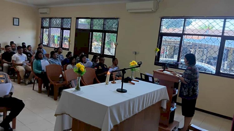 Polres Sikka Polda NTT Bentuk Karakter Personel Lewat Pembinaan Rohani Lintas Agama