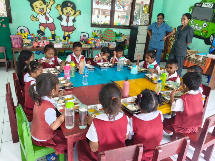 “Sikka Bergerak! 9 Dapur Gizi Layani Ribuan Anak dan Ibu, Polres Sikka Polda NTT Kawal Hingga Tuntas”
