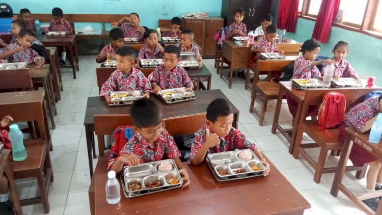 Gizi Terjaga, Kamtibmas Kondusif: 9 Dapur SPPG Salurkan 27.532 Paket MBG di Sikka