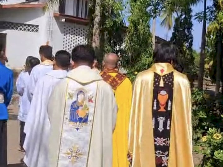 Pengamanan Ketat Polsek Waigete Polres Sikka Warnai Misa Syukur Pentabisan Imam di Gereja Watubala