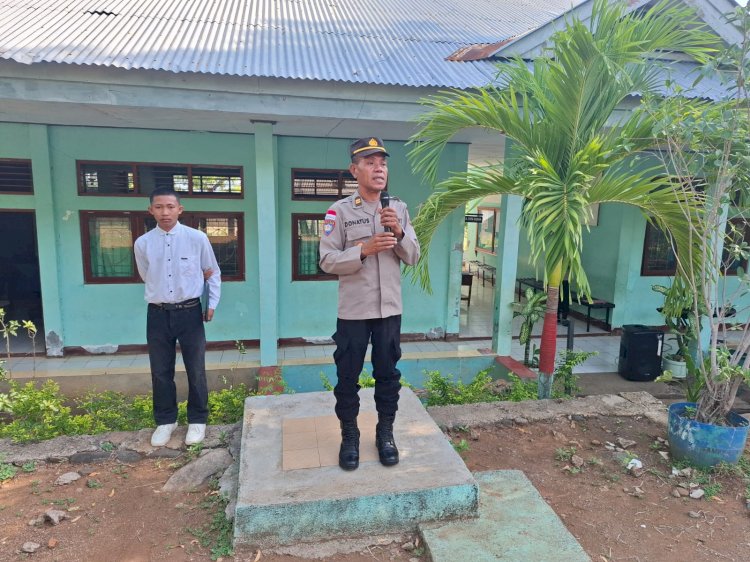 Dari Lapangan Upacara SMK 3 Maumere, Pesan Kasat Binmas Polres Sikka: Bijak Bermedsos, Disiplin Jadi Kunci Sukses