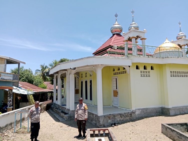 Polres Sikka Polda NTT Pastikan Sholat Jumat Aman, Patroli Menyisir Masjid-Masjid