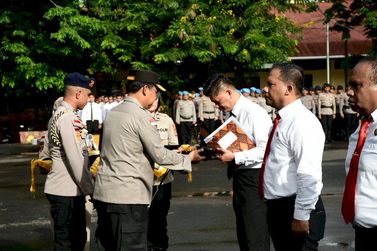 Penghargaan dan Apresiasi atas Dedikasi Luar Biasa, Tim Sus Pengungkapan Kasus Sebastian Bokol Terima Penghargaan Kapolda NTT