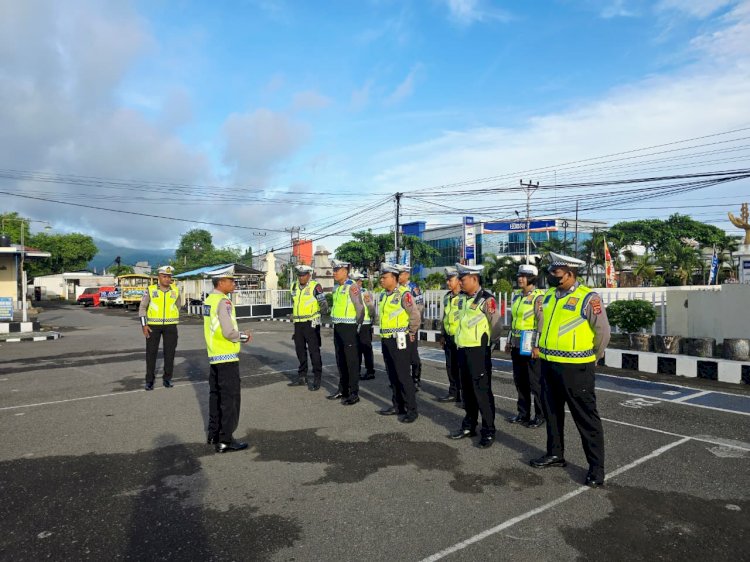 “Pelayanan Pagi Satlantas Polres Sikka Polda NTT, Arus Lalu Lintas Kondusif dan Terkendali”