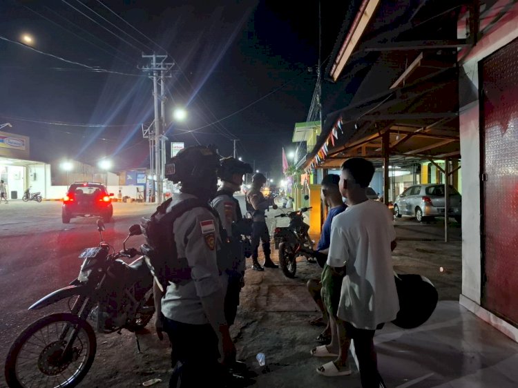 Patroli Perintis Presisi Samapta Polres Sikka Polda NTT Jaga Kamtibmas Malam Hari Tetap Kondusif