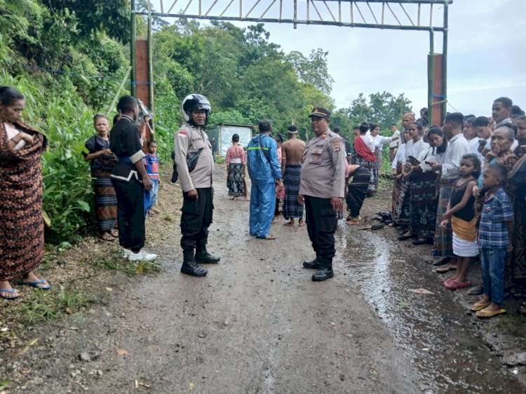 “Sinergi Iman dan Keamanan: Polsek Bola Polres Sikka Polda NTT Amankan Kirab Salib NYD 2025”