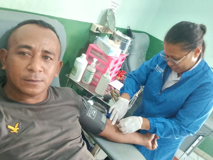 “Empati di Balik Seragam: Polres Sikka Polda NTT Sigap Penuhi Kebutuhan Darah Pasien RSUD TC Hillers”
