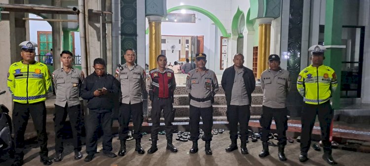 Polres Sikka Polda NTT Pastikan Keamanan, Hikmah Isra’ Mi’raj Menggema di Masjid Darussalam Waioti