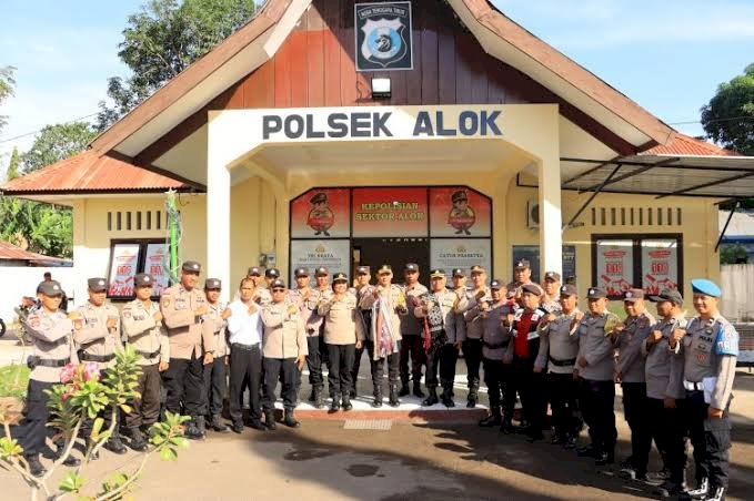 Polsek Alok Polres Sikka Perkuat Kamtibmas Lewat Problem Solving, Pengamanan Bandara, dan Aksi Humanis Bhabinkamtibmas