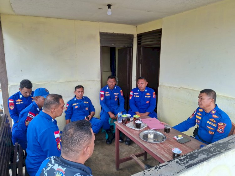 Perkuat Disiplin dan Integritas, Kasat Polairud Polres Sikka Polda NTT Gelar Anev dan Waskat Personel