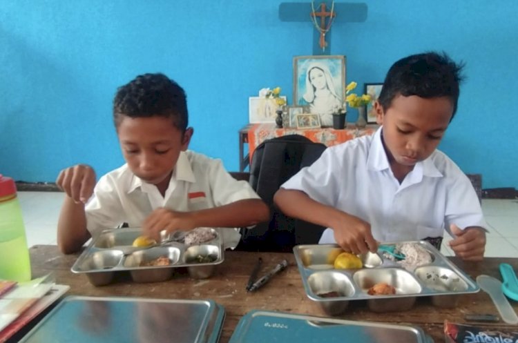 Distribusi MBG Skala Besar di Sikka Berjalan Kondusif di Bawah Pengawasan Polres Sikka Polda NTT