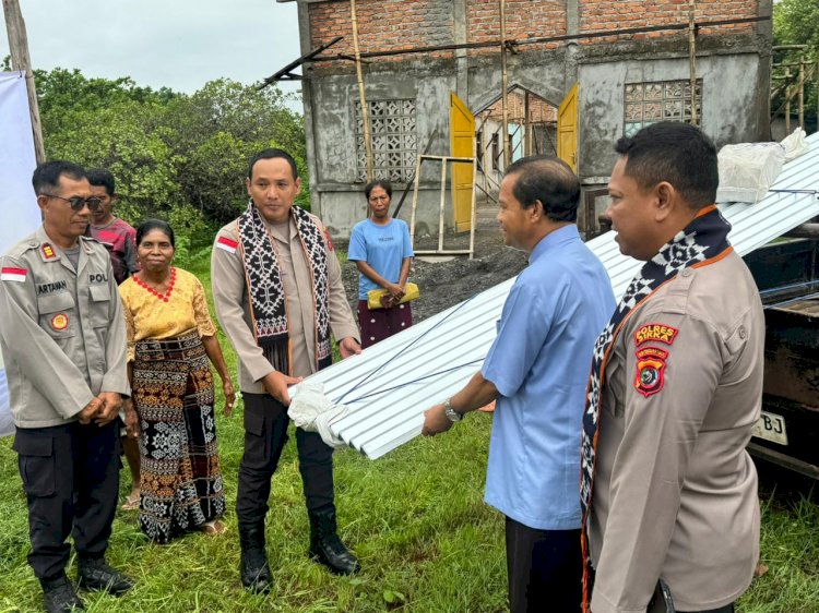 Polri Merawat Toleransi, Oikumene Polres Sikka Polda NTT Salurkan Bantuan ke Gereja Daranatar