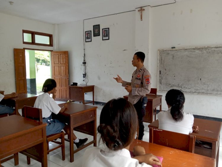 Sat Binmas Polres Sikka Polda NTT Sosialisasi Anti-Bullying, Pelajar Diingatkan Bahaya Jejak Digital