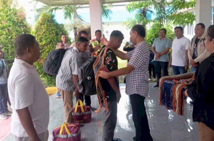Nelayan Paga Kembali ke Pangkuan Bumi Sikka, Negara Hadir Mengawal Kepulangan Setelah Terombang-ambing di Laut Alor