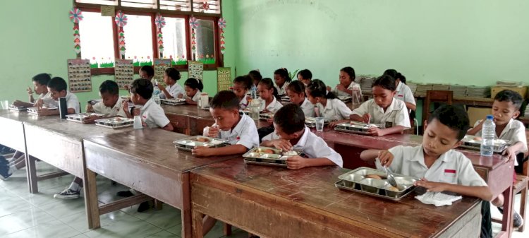 Dari Dapur SPPG Nangatobong, 1.511 Anak Sekolah Waigete Sikka Nikmati Makanan Bergizi Gratis
