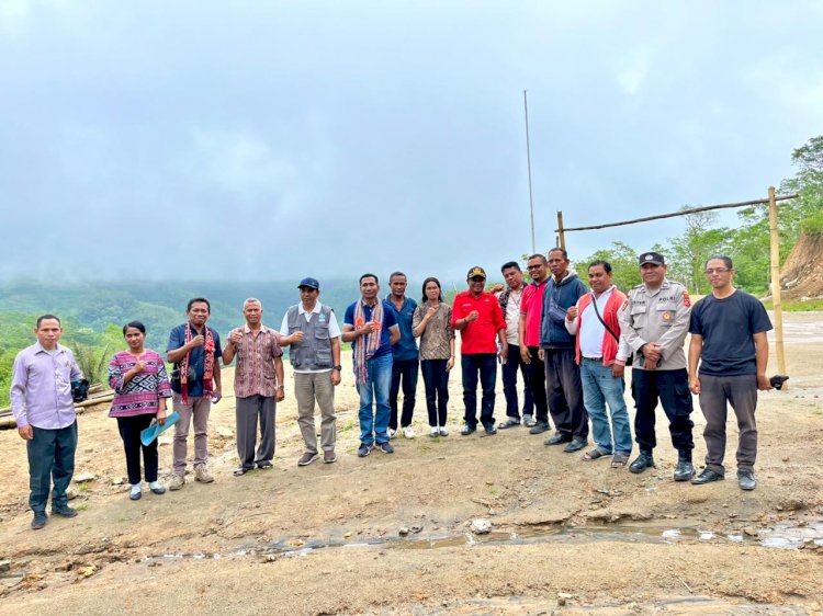 “Polres Sikka Polda NTT Mengawal Harapan: Dukungan Nyata untuk Kebangkitan SMPN 048 Gaikiu Tana Wawo”