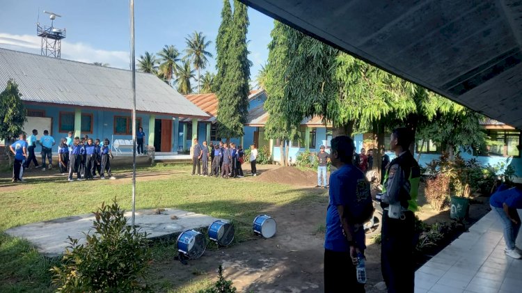 “Generasi Tertib: Sat Lantas Polres Sikka Polda NTT Sosialisasi Keselamatan Lalu Lintas di SMK Pelayaran Yapenrais”