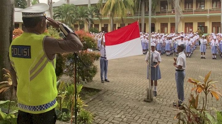 Dari Halaman Sekolah, Sat Lantas Polres Sikka Polda NTT Gaungkan Budaya Tertib Lalu Lintas Sejak Dini