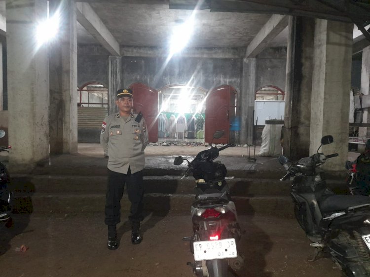 Hadir di Tengah Umat, Polres Sikka Polda NTT Jamin Keamanan Sholat Tarawih di Seluruh Wilayah