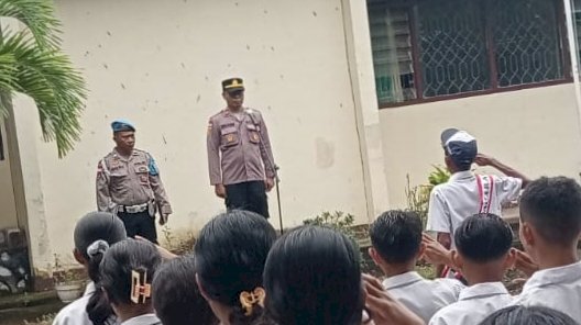 Polsek Kewapante dan Nelle Polres Sikka Gelorakan Disiplin, Anti-Bullying, dan Perang terhadap Narkoba dari Lapangan Apel Sekolah