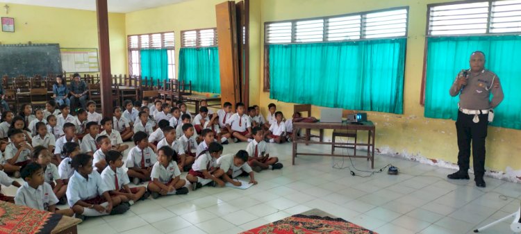Dari Ruang Kelas: Sat Lantas Polres Sikka Polda NTT Gaungkan Budaya Tertib Berlalu Lintas