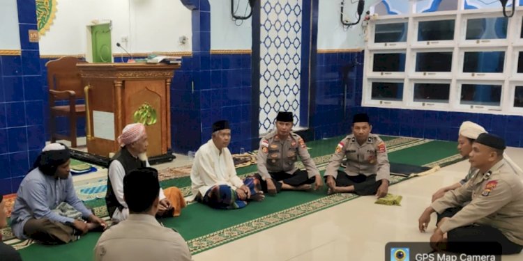Ramadhan Penuh Kebersamaan, Personel Muslim Polres Sikka Laksanakan Tarawih Keliling