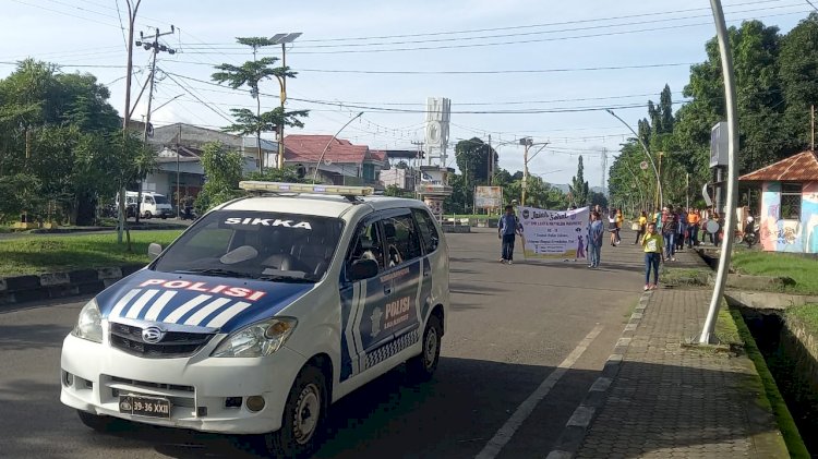 Langkah Sehat Warnai HUT ke-18 SMK Santa Mathilda, Sat Lantas Polres Sikka Pastikan Jalan Santai Berjalan Aman