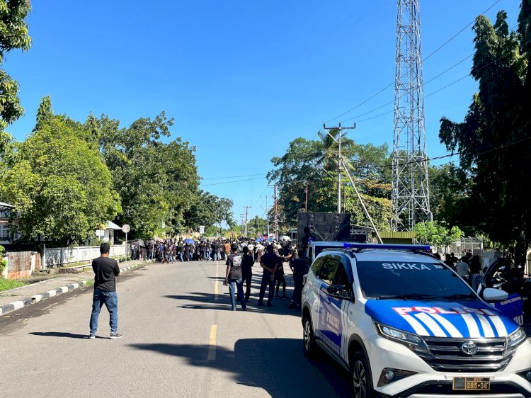 “Jalan Salib Tematis di Maumere Berjalan Kondusif, Satlantas Polres Sikka Tunjukkan Profesionalitas”
