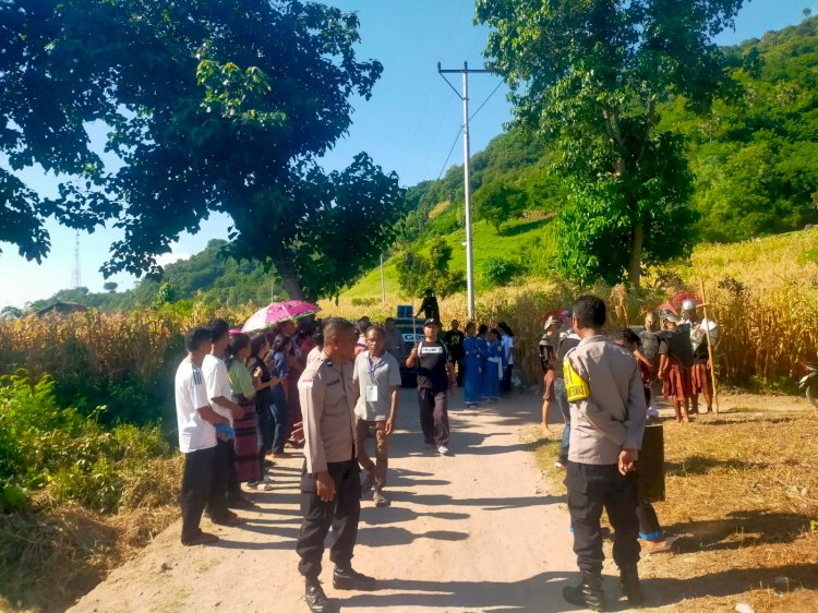 Seribu Umat, Satu Iman: Tablo Jumat Agung di Palue Berjalan Aman dan Penuh Hikmat