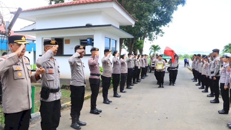 “Langkah Terakhir Seorang Bhayangkara: Polwan Sikka Pulang dalam Balutan Duka dan Kehormatan”