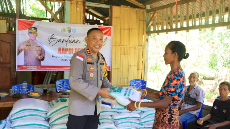 “Menembus Pelosok Wairbukang, Kapolres Sikka dan Tim Hadirkan Kepedulian, 430 Kg Beras Jadi Harapan Warga”