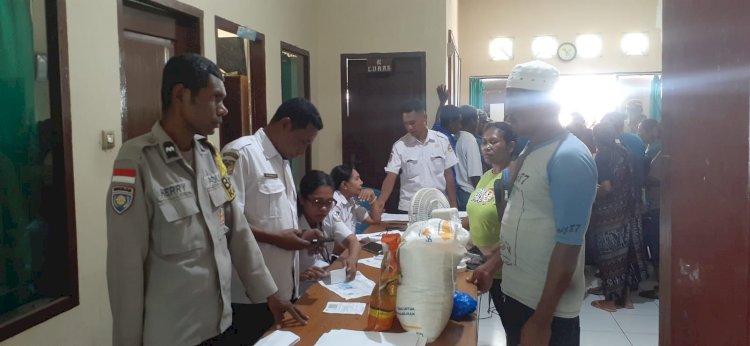 464 KK di Kota Uneng Terima Bantuan, Polsek Alok Polres Sikka Pastikan Distribusi Aman dan Tepat Sasaran