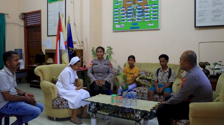 Polri Peduli Pendidikan: Bantuan Sosial Kapolda NTT Jangkau Sekolah dan Siswa Kurang Mampu di Sikka