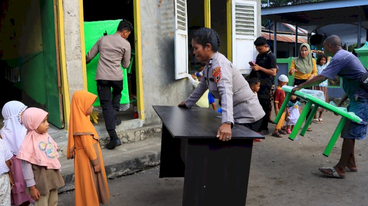 Polri Peduli Pendidikan: Bantuan Sosial Kapolda NTT Jangkau Sekolah dan Siswa Kurang Mampu di Sikka