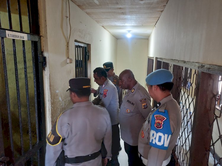 Disiplin Piket Diuji, 15 Tahanan Dipastikan Aman: Apel Serah Terima SPKT Polres Sikka Berjalan Tertib