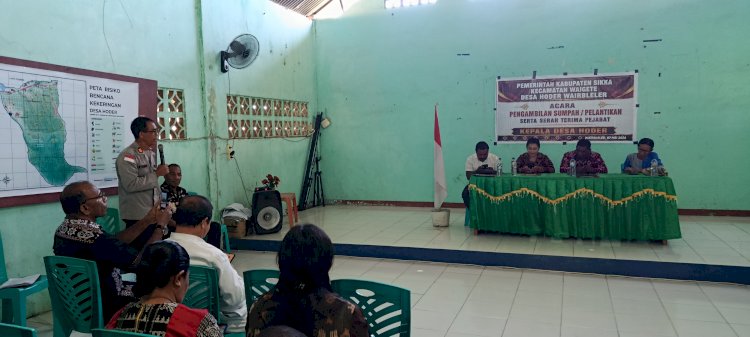 “Khidmat dan Kondusif, Kapolsek Waigete Hadiri Pelantikan Penjabat Kepala Desa Hoder”