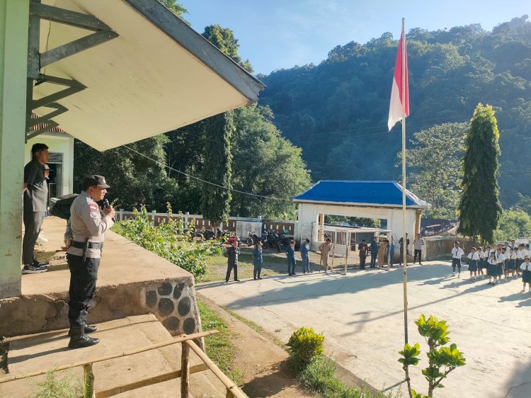 Lewat Upacara Bendera, Polsek Paga Polres Sikka Bangun Generasi Disiplin dan Taat Hukum