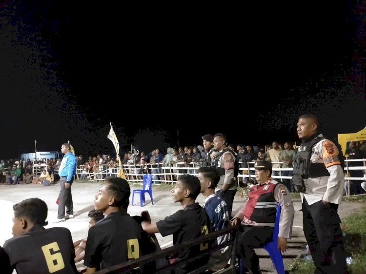 Riuh Semi Final Samador Cup Membara, Kabag Ops Polres Sikka Pimpin Langsung Pengamanan di Lapangan