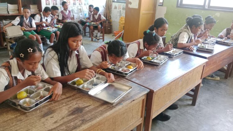 “Ribuan Pelajar dan Balita di Sikka Terima Program Makan Bergizi Gratis, Distribusi Dikawal Hingga Pelosok”