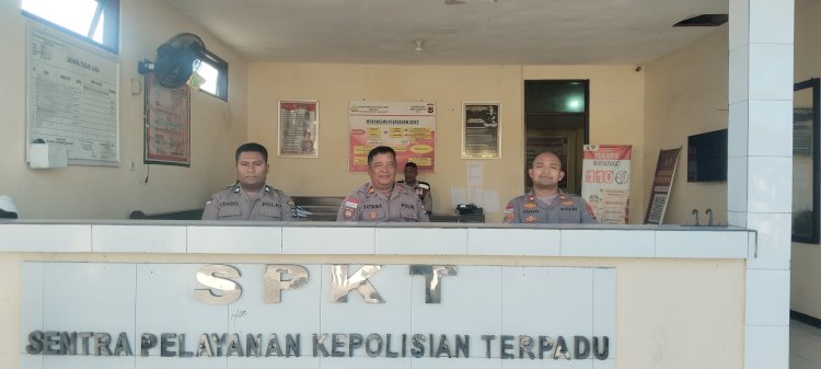 Wakapolres Sikka Pastikan Garda Terdepan Pelayanan Tetap Siaga Lewat Pengecekan Piket dan Buku Mutasi