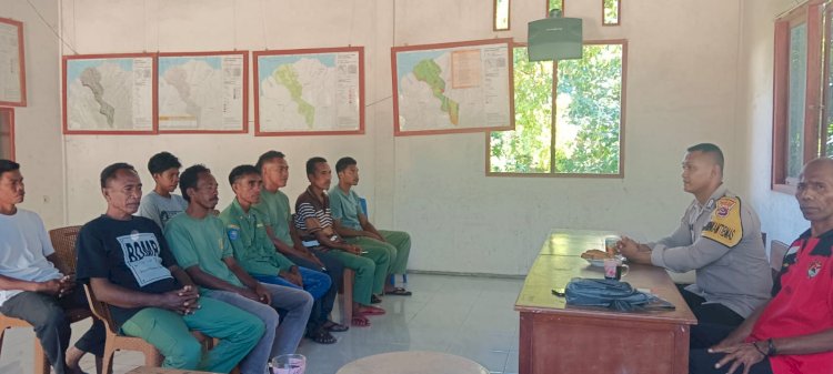 Perkuat Kesiapan Pengamanan Pesta Sambut Baru di Empat Desa Bhabinkamtibmas Kecamatan Palue Sikka Tingkatkan Kapasitas Linmas