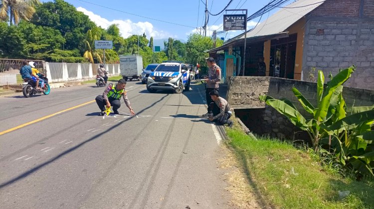 Satu Tewas dalam Tabrakan Dua Motor di Lokaria, Sat Lantas Polres Sikka Dalami Penyebab Lewat Olah TKP