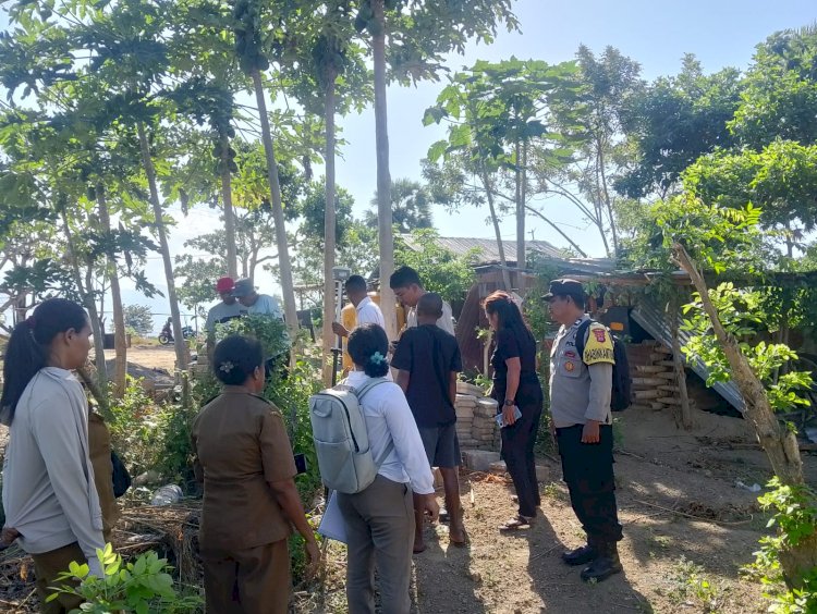 Dukung Kepastian Hukum Aset Daerah, Bhabinkamtibmas Beru Dampingi Pengukuran Tanah Pemkab Sikka