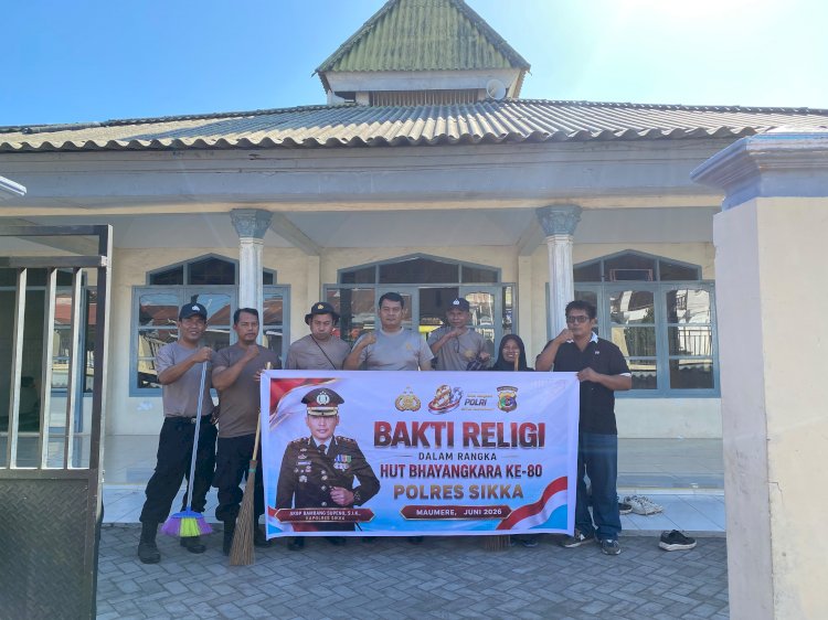 Sambut Hari Bhayangkara ke-80, Polres Sikka dan Polsek Jajaran Gelar Bakti Religi hingga Bersih Pantai